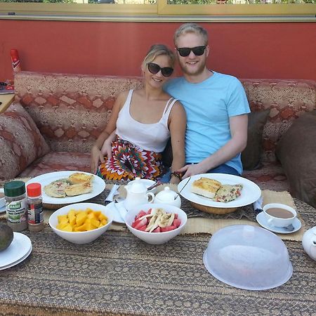 Golden Lilies Hotel Kokrobite Екстериор снимка