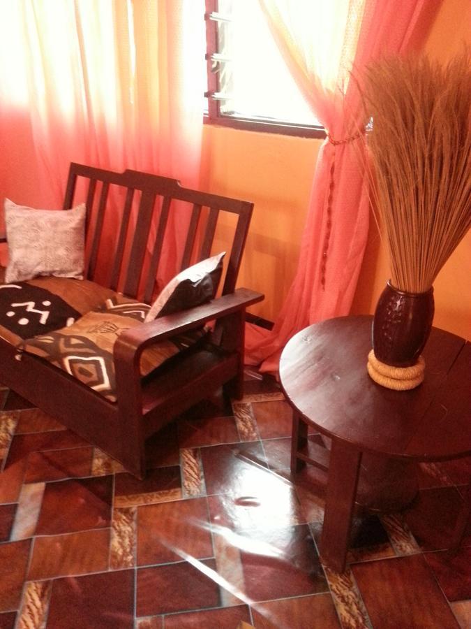 Golden Lilies Hotel Kokrobite Екстериор снимка