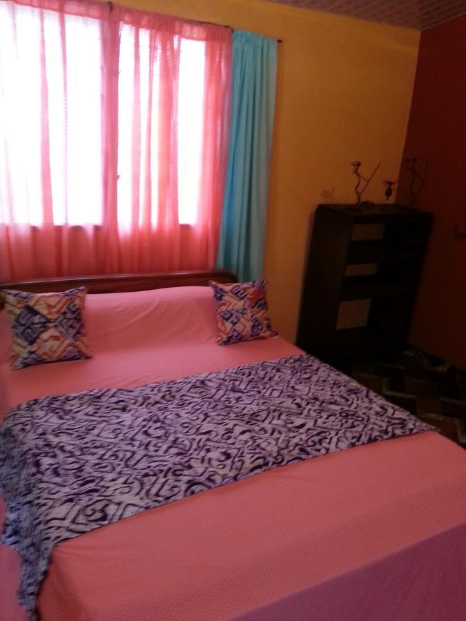 Golden Lilies Hotel Kokrobite Екстериор снимка