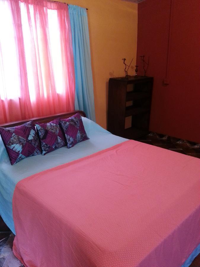 Golden Lilies Hotel Kokrobite Екстериор снимка