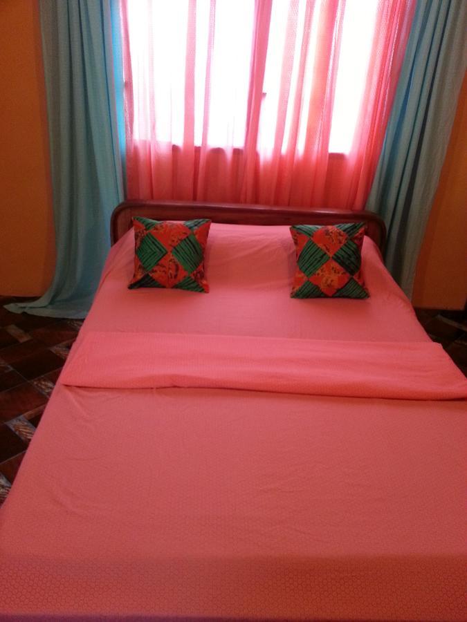 Golden Lilies Hotel Kokrobite Екстериор снимка
