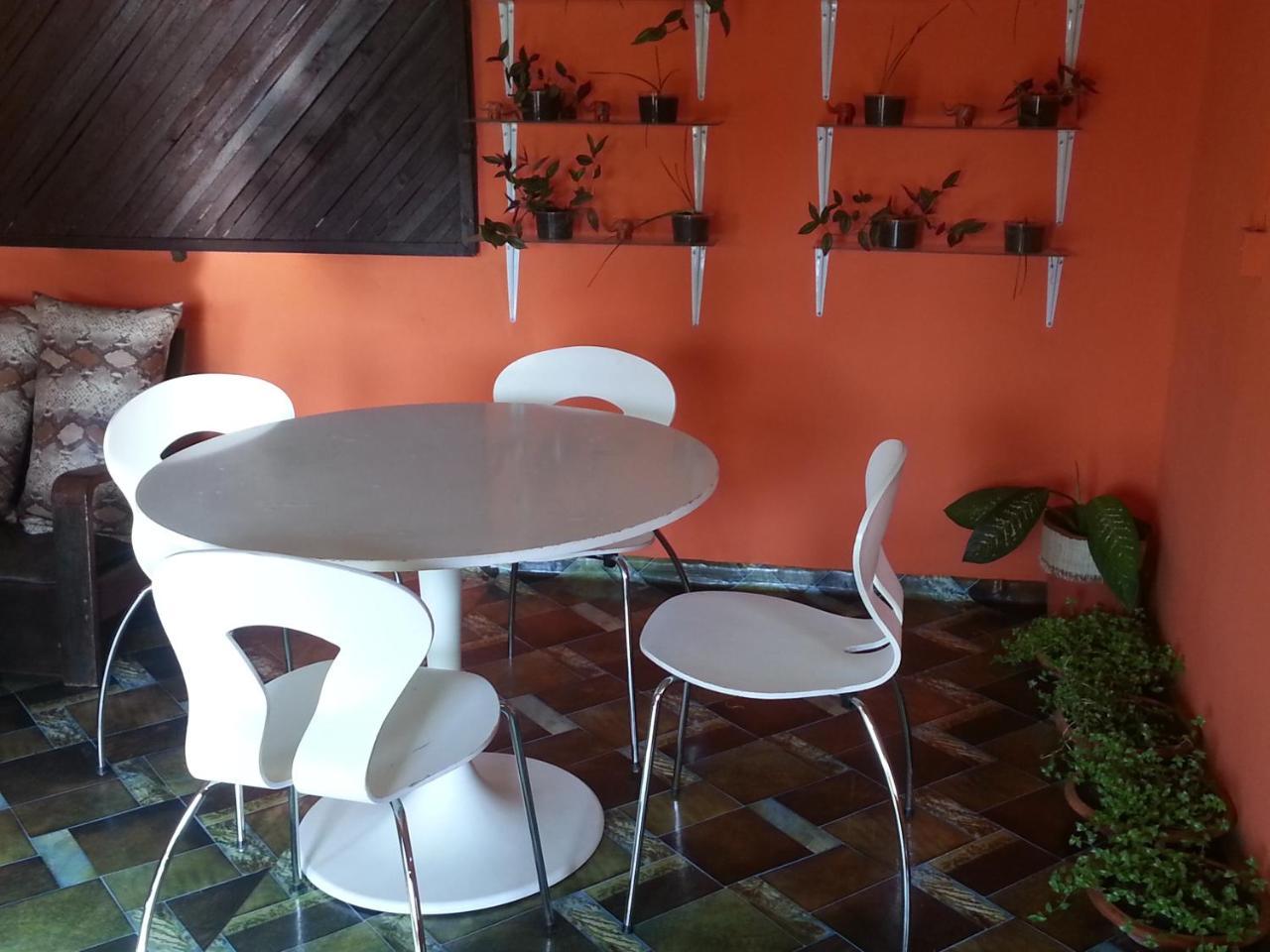 Golden Lilies Hotel Kokrobite Екстериор снимка