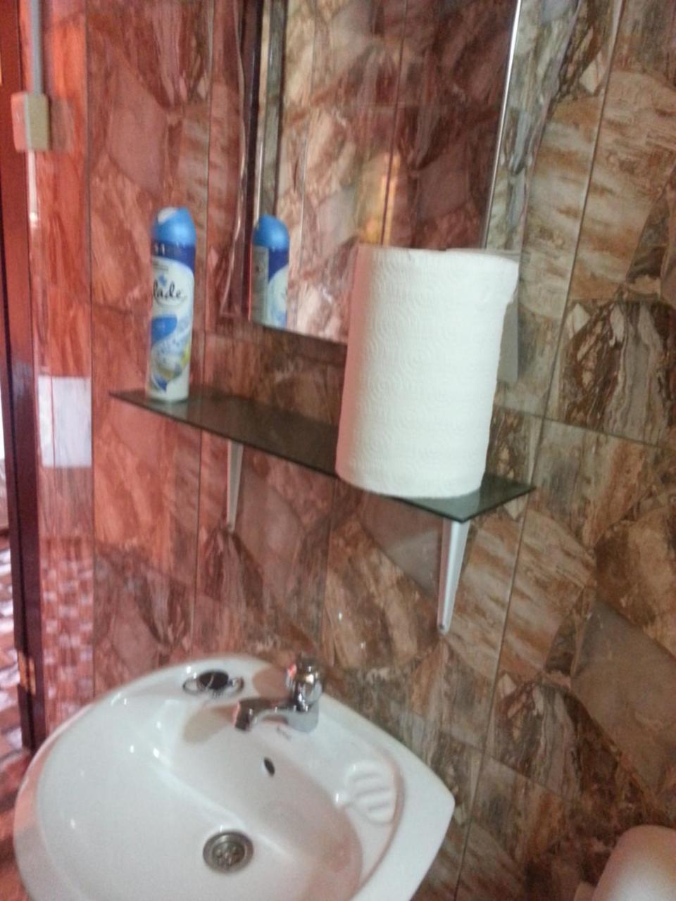 Golden Lilies Hotel Kokrobite Екстериор снимка