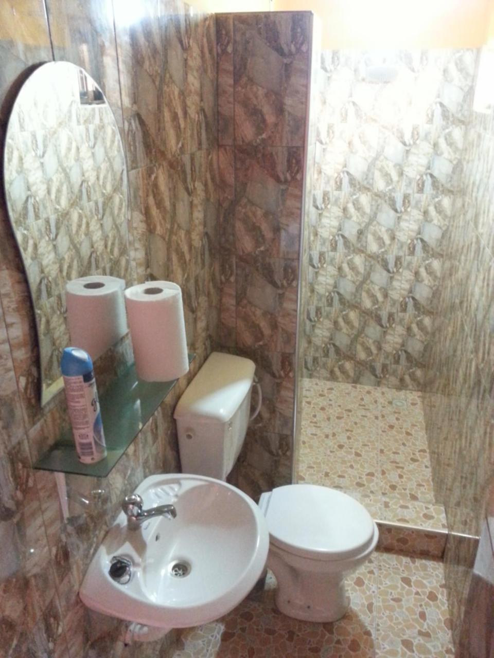 Golden Lilies Hotel Kokrobite Екстериор снимка