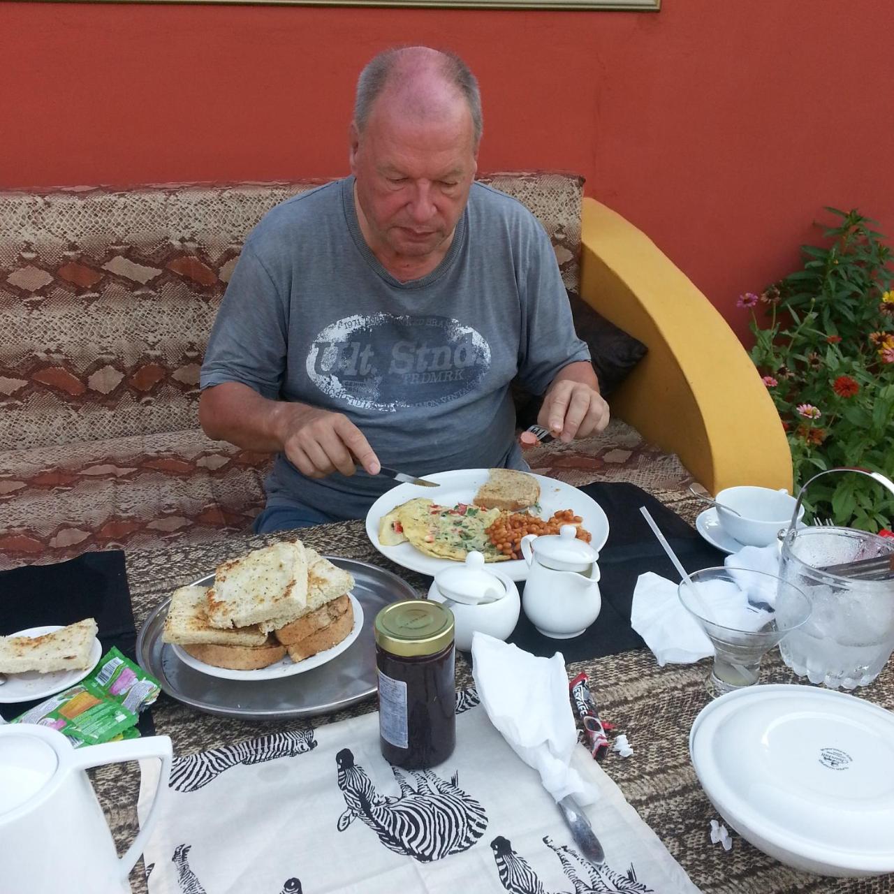 Golden Lilies Hotel Kokrobite Екстериор снимка