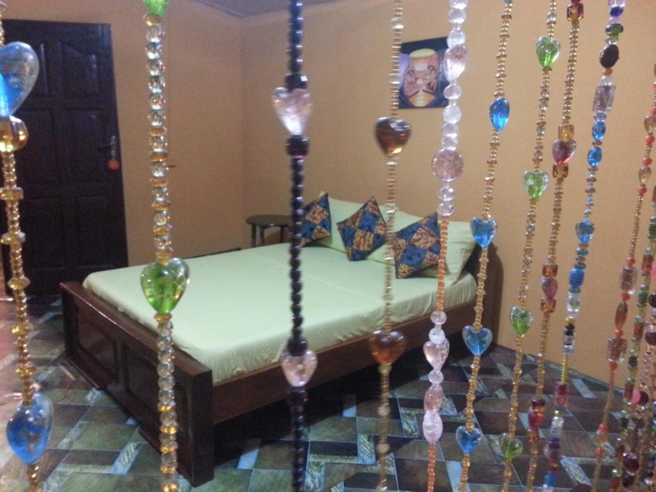 Golden Lilies Hotel Kokrobite Екстериор снимка