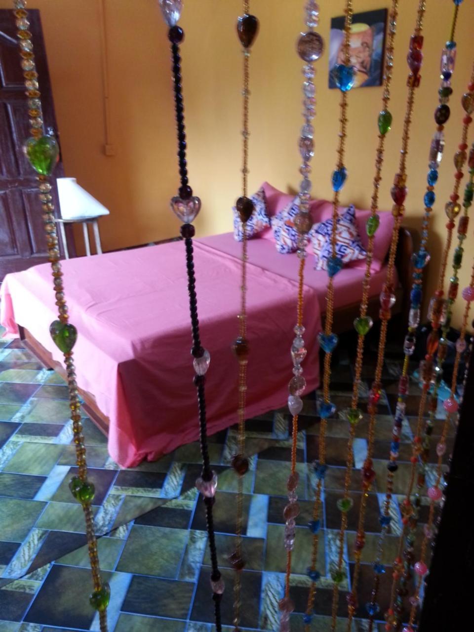 Golden Lilies Hotel Kokrobite Екстериор снимка