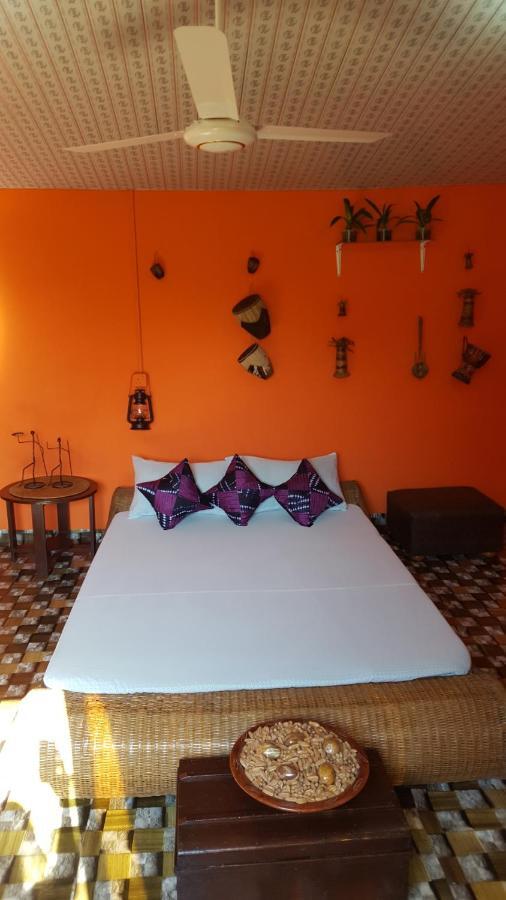Golden Lilies Hotel Kokrobite Екстериор снимка